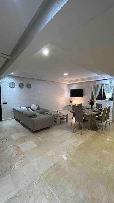 Appartement Haut Standing 3 Chambres Avec Terasse Quartier Gueliz Hivernage A Marrakech I19 مراكش المظهر الخارجي الصورة